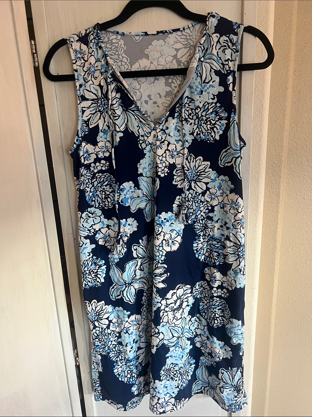 Lilly Pulitzer Sleeveless Navy Blue Floral V-Neck Dress sz s